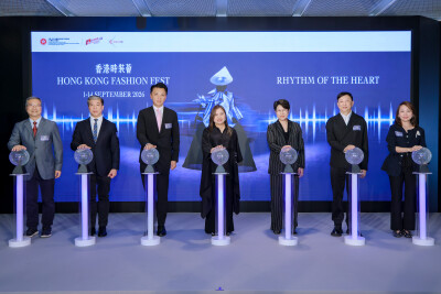 Presented by the Government of the Hong Kong Special Administrative Region, spearheaded and sponsored by the Cultural and Creative Industries Development Agency of the Culture, Sports and Tourism Bureau, the launch ceremony of the third edition of Hong Kong Fashion Fest was held on July 9 at the Hong Kong Museum of Art. Photo shows the Secretary for Culture, Sports and Tourism, Miss Rosanna Law (centre) and representatives of organisers of the programmes officiating at the launch ceremony.