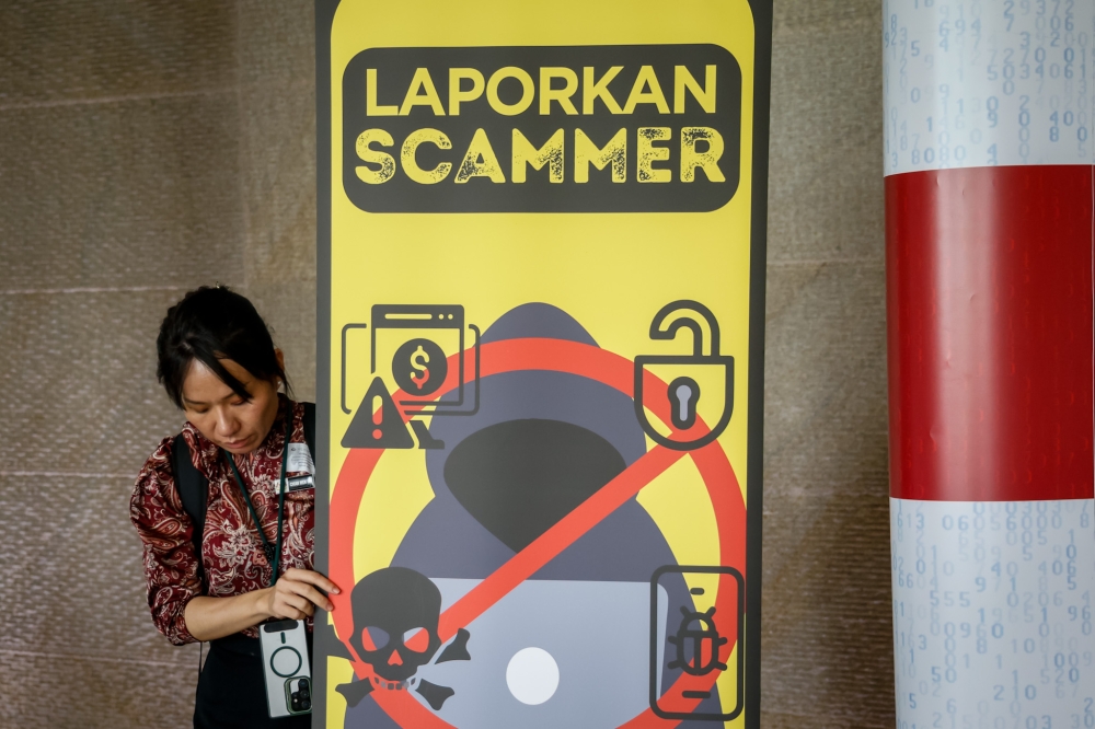 Malaysia’s new online safety rules introduce advertiser verification requirements and other measures aimed at reducing online scams and fraudulent advertisements on digital platforms. — Picture by Firdaus Latif