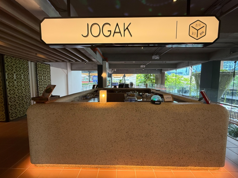 Look for their place just in front of Nom Nom East’s entrance. —Picture by Lee Khang Yi