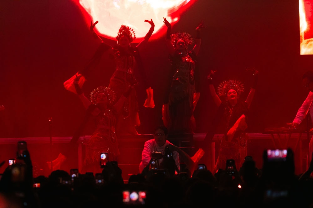 The appearance of traditional dancers during a segment of their ‘Pertunjukan Membangun & Menghancurkan’ is a staple of their unique album showcase. — Picture courtesy of TapauAsia
