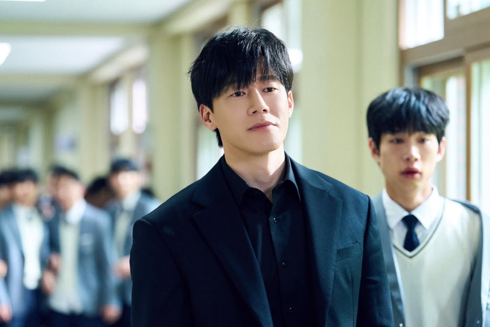 A scene from ‘Teach You a Lesson’ featuring Kim Mu-yeol as the fierce Na Hwa-jin. — Picture from Facebook/Netflix K-Drama News
