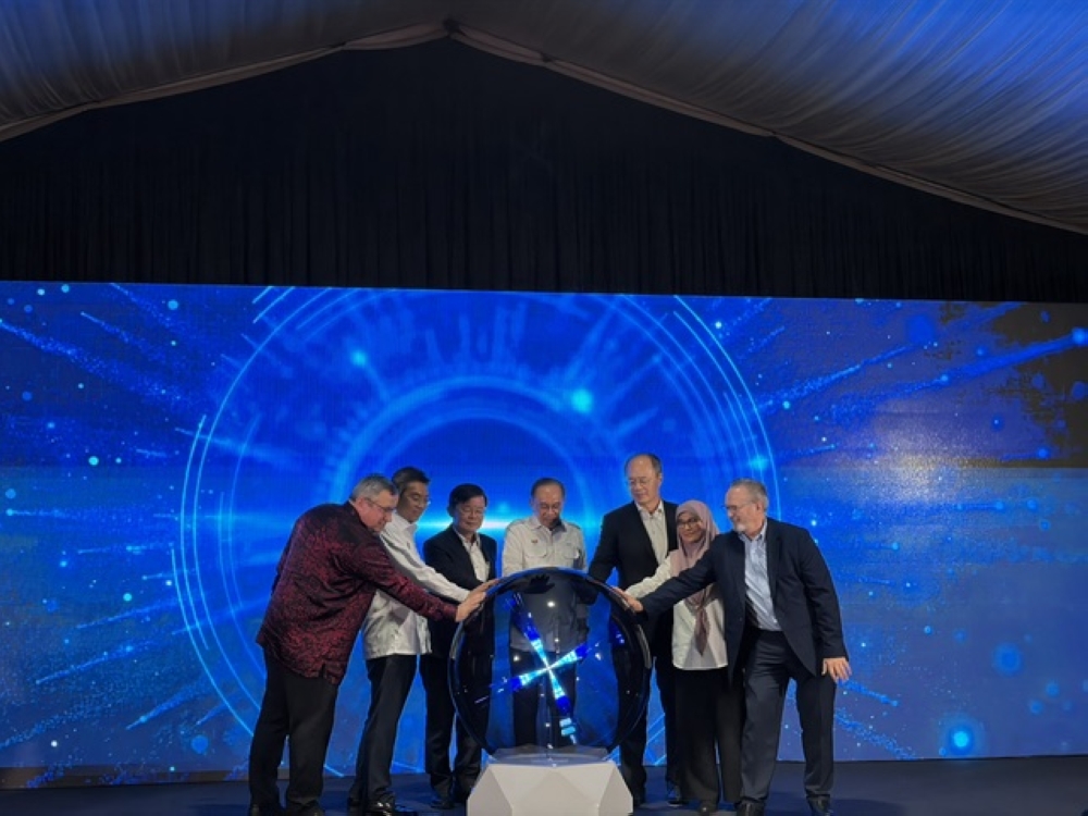 The official opening of the MKS Super Center Factory at Bandar Cassia Technology Park. — Picture by Opalyn Mok