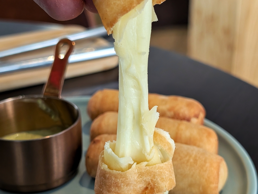 ‘Tekeju’ is a localised name for ‘tequeños’, a classic Venezuelan snack of fried pastry stuffed with cheese. — Picture by Ethan Lau