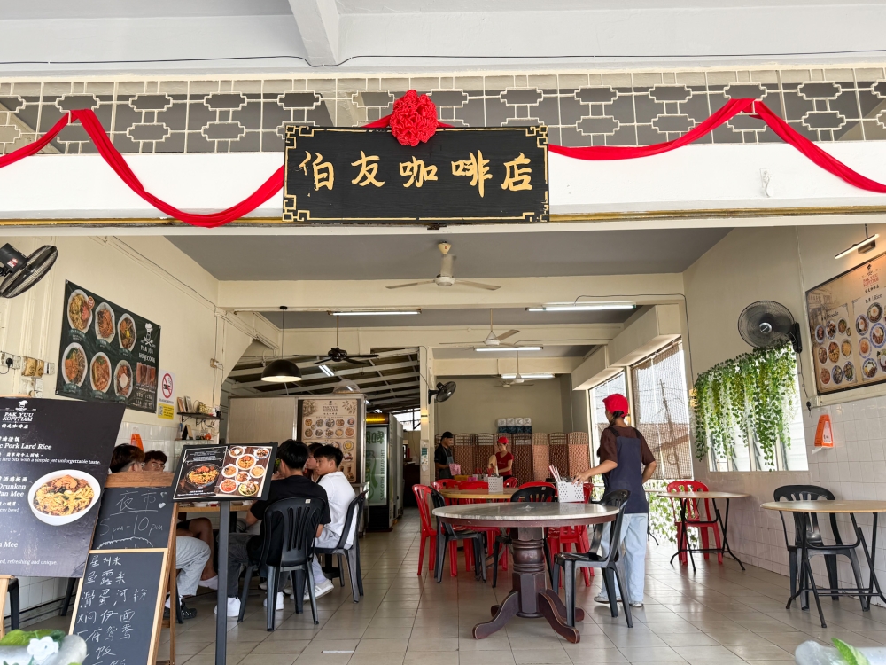This corner coffee shop used to house a Fried Hokkien Mee place. — Picture by Lee Khang Yi