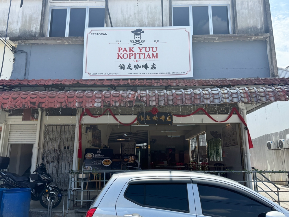 Located on a busy street in Taman Paramount, this business originally started selling bento boxes before they opened this restaurant. — Picture by Lee Khang Yi