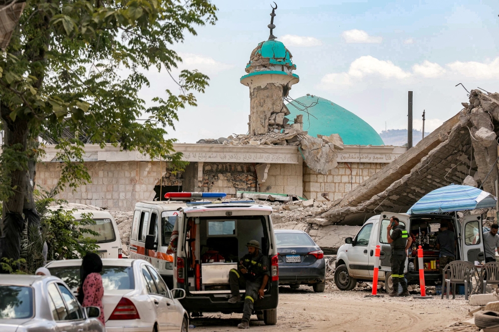 First responders deploy near a heavily-damaged mosque in the village of Zawtar al-Gharbiyeh in southern Lebanon on July 26, 2026. — AFP pic