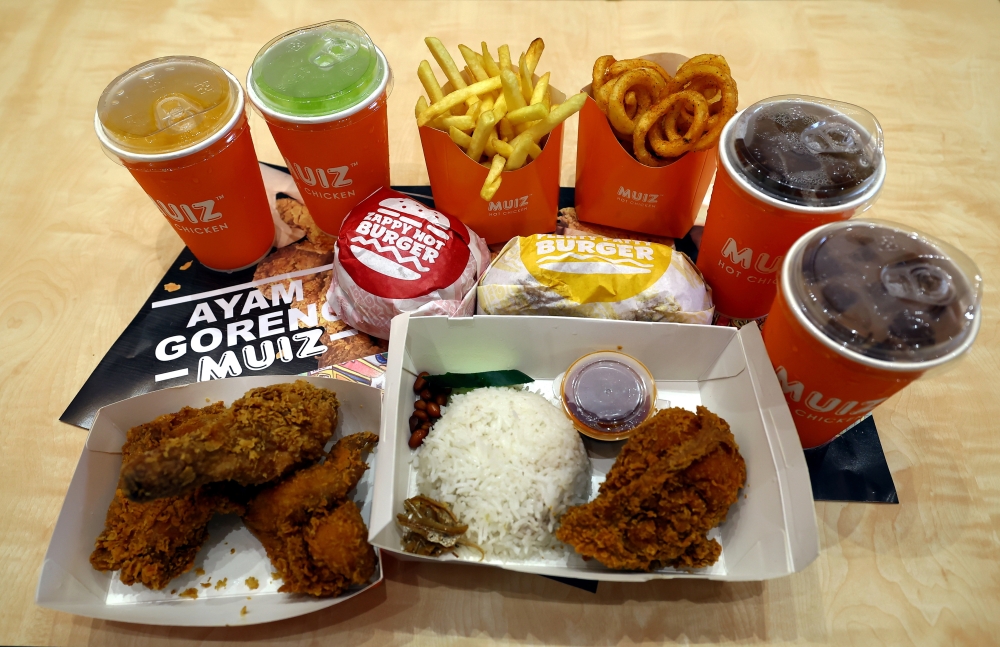 Fried chicken, ‘nasi lemak’, burgers and carbonated drinks are among the menu items at Muiz Hot Chicken that are becoming increasingly popular with customers. — Bernama pic 