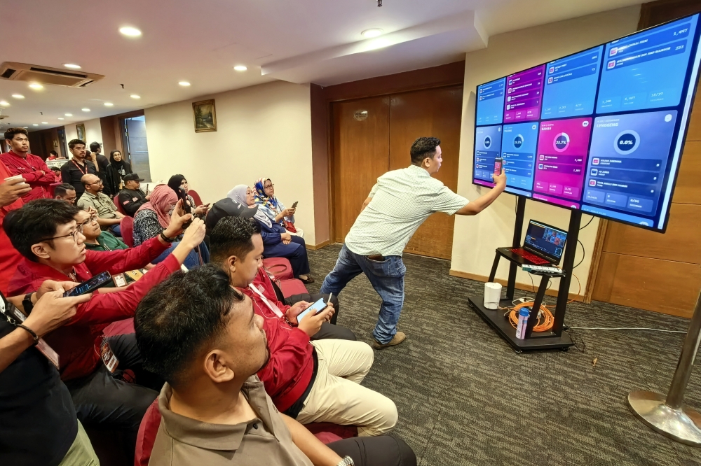 People gather at the Pakatan Harapan Information Centre while awaiting the results of the 16th Negeri Sembilan State Election in Seremban on August 1, 2026. — Bernama pic