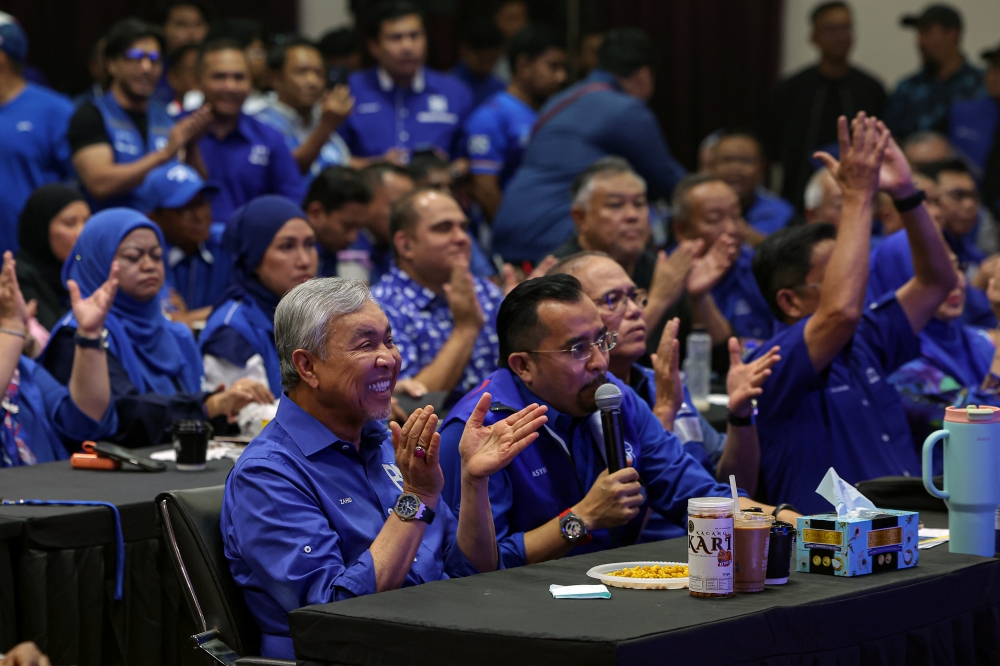 Barisan Nasional (BN) chairman Datuk Seri Ahmad Zahid Hamidi follows the latest developments of the 16th Negeri Sembilan State Election alongside BN secretary-general Datuk Asyraf Wajdi Dusuki at the BN Command Centre in Wisma Umno Negeri Sembilan, Seremban on August 1, 2026. — Bernama pic