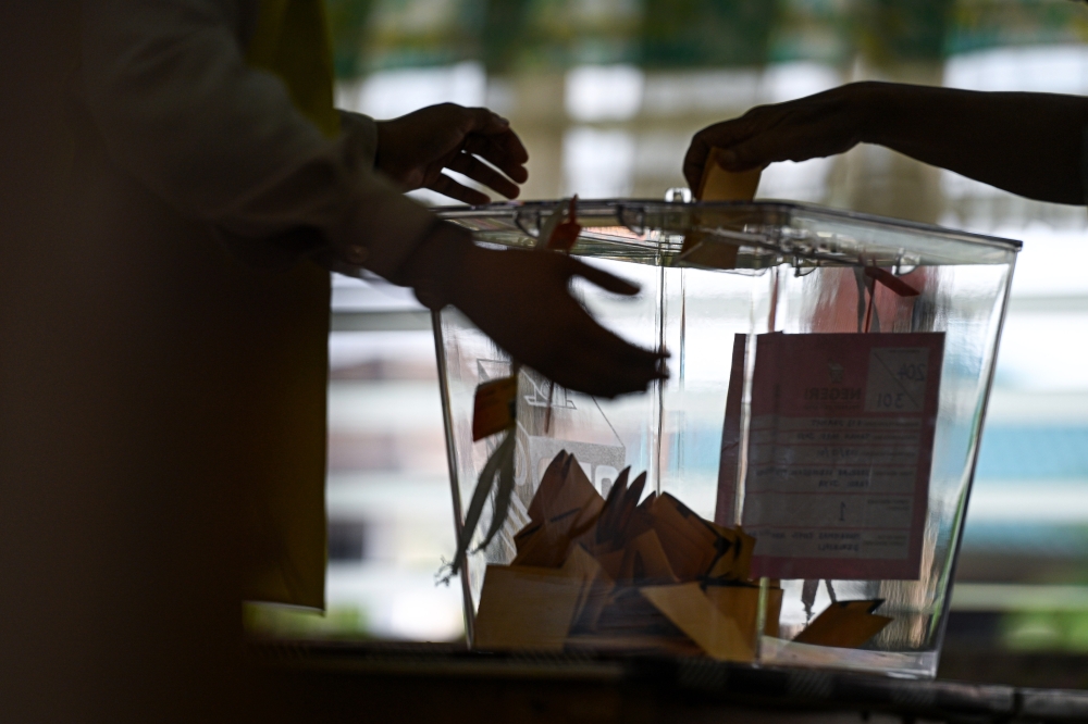 The author argues that while political alliances shape election campaigns, it is voters’ concerns over the cost of living and confidence in economic management that ultimately determine electoral outcomes.