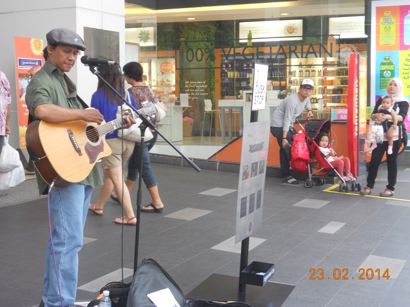 Seni muzik jalanan masih lagi merupakan budaya baru atau ‘pop culture’ di negara kita ini. — file pic