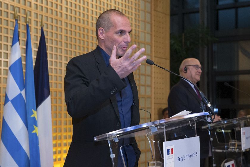 French Finance Minister Michel Sapin (R) and Greek Finance Minister Yanis Varoufakis at a joint news conference after meeting Bercy Finance Ministry in Paris February 1, 2015. REUTERS/Philippe Wojazer