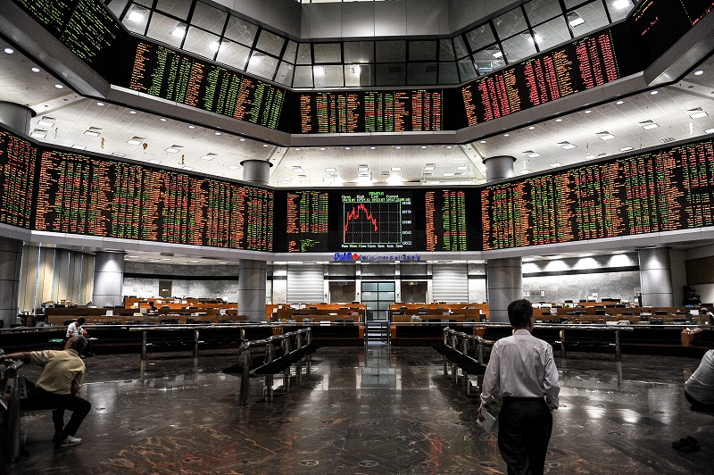 Bursa Malaysia resumed afternoon session on a easier note, reversing its earlier gains on the back of weak buying momentum especially for bluechips in Kuala Lumpur June 29, 2017. u00e2u20acu201d Bernama pic