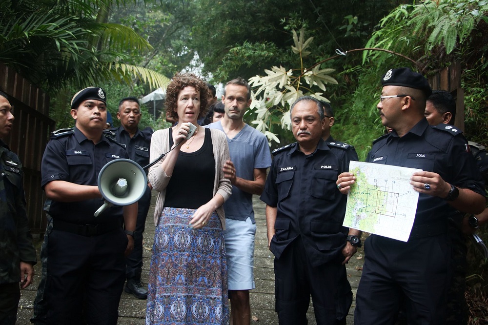 Nora Anneu00e2u20acu2122s parents, Sebastian Quoirin and Meabh Quoirin thanks the search and rescue team near The Dusun August 10, 2019. u00e2u20acu201d Picture courtesy of Malaysian police source