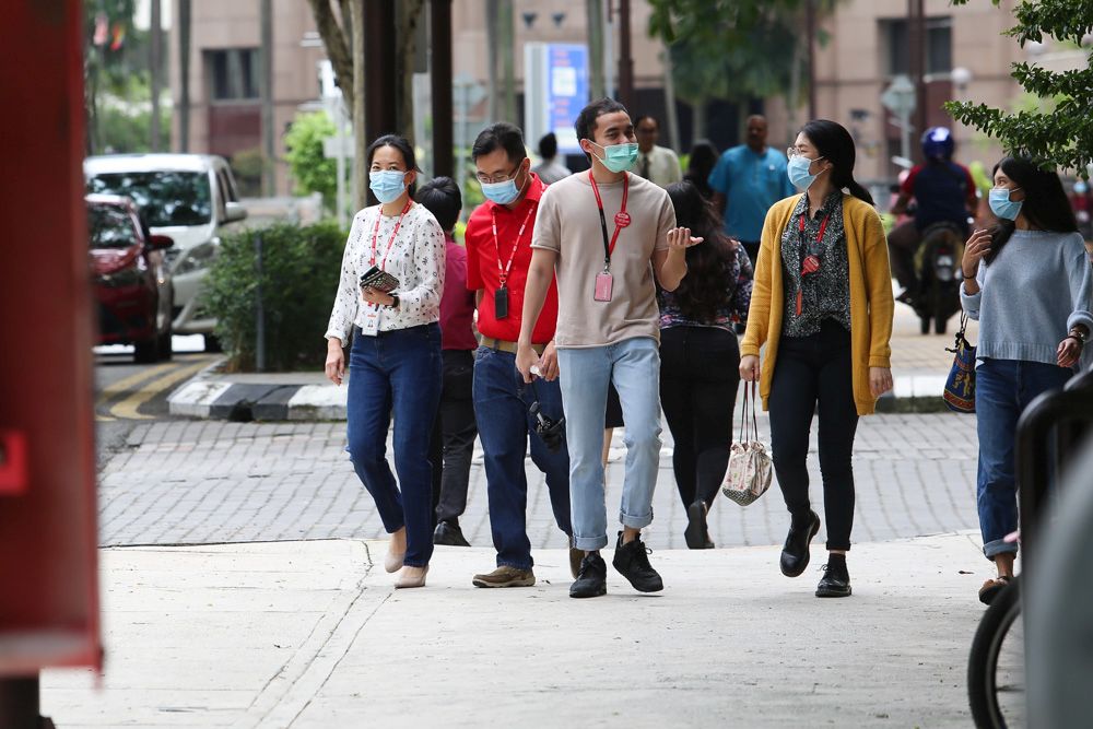 Office workers are pictured during lunchtime in Kuala Lumpur June 5, 2020. u00e2u20acu201d Picture by Choo Choy May