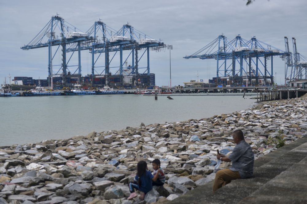 A general view of Port Klang October 8, 2020. — Picture by Miera Zulyana