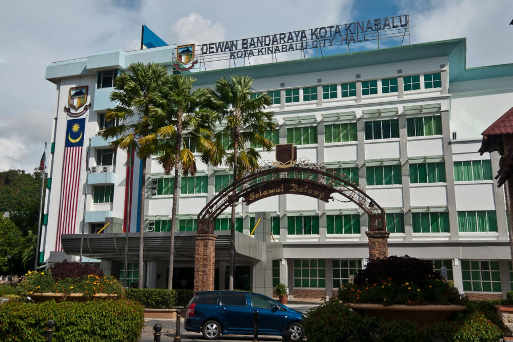 Kota Kinabalu City Hall has decided to set up the u00e2u20acu02dcdrive-inu00e2u20acu2122 services to allow clients with disabilities, senior citizens and pregnant women to get their service without disembarking from their vehicle. u00e2u20acu201d Borneo Post Online pic 