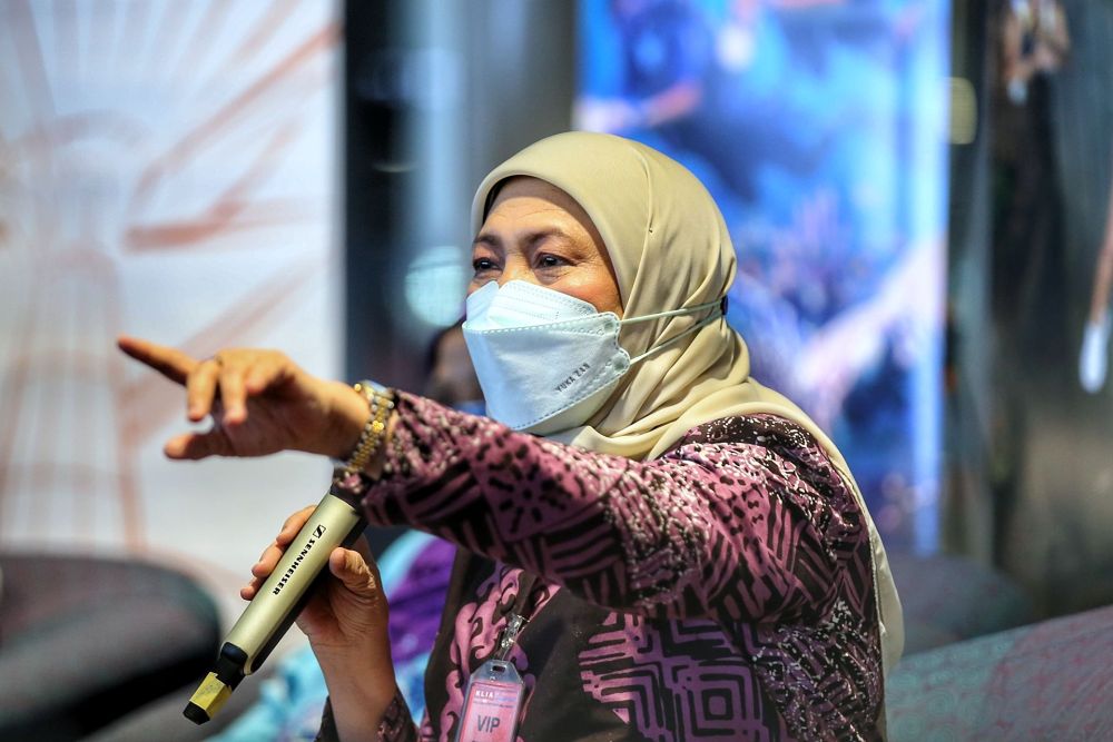 Tourism Minister Datuk Nancy Shukri speaks during a press conference at the Kuala Lumpur International Airport in Sepang April 1, 2022. u00e2u20acu201d Picture byAhmad Zamzahuri